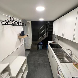 Studio Lit King-Size